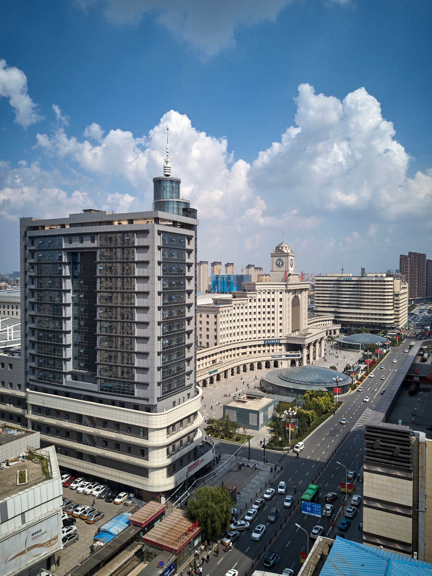 人民大街历史文化街区改造楼体整饬项目002-站前广场节点半鸟瞰日景.jpg