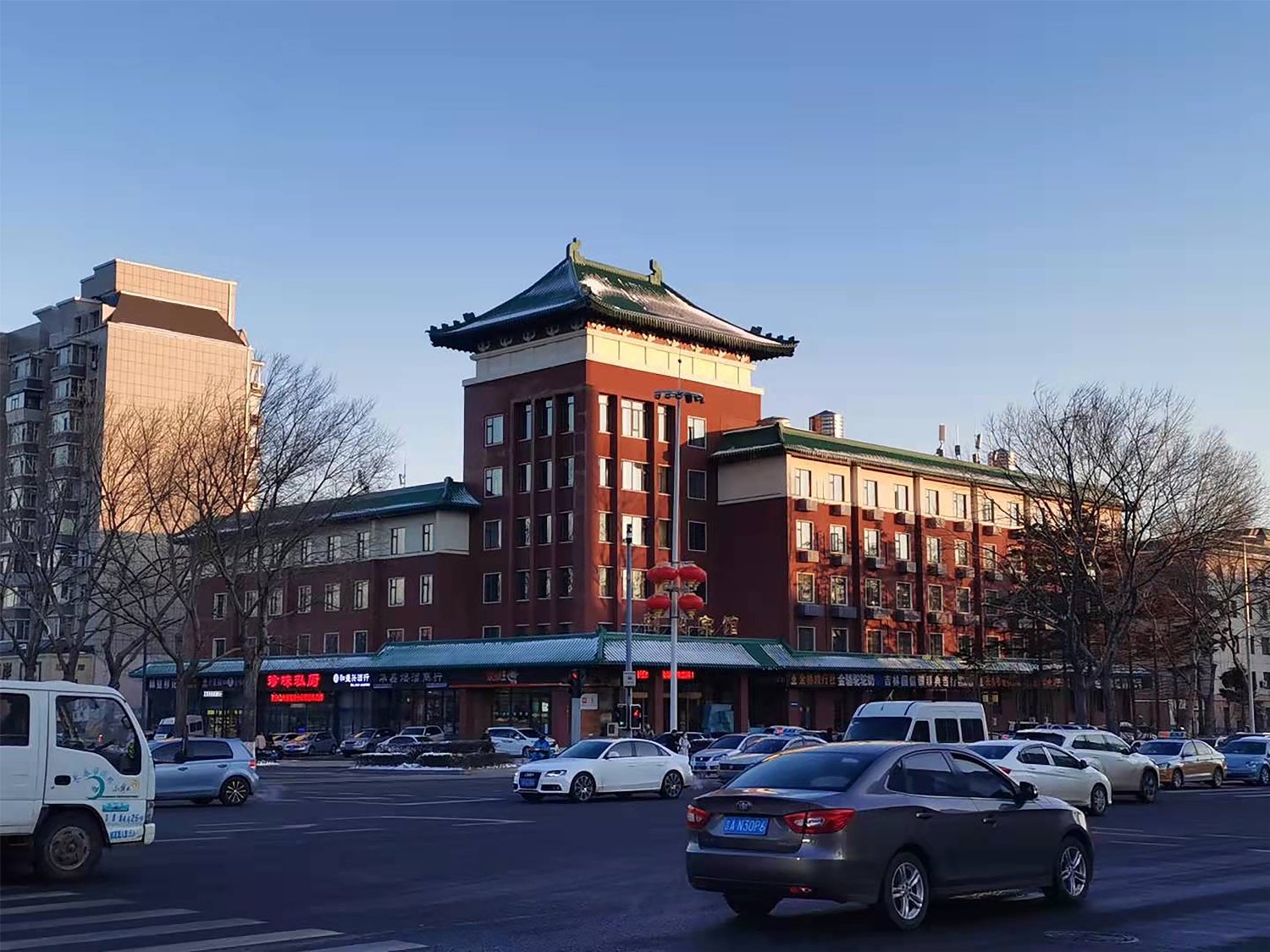 人民大街历史文化街区改造楼体整饬项目012-林业宾馆沿街日景.jpg